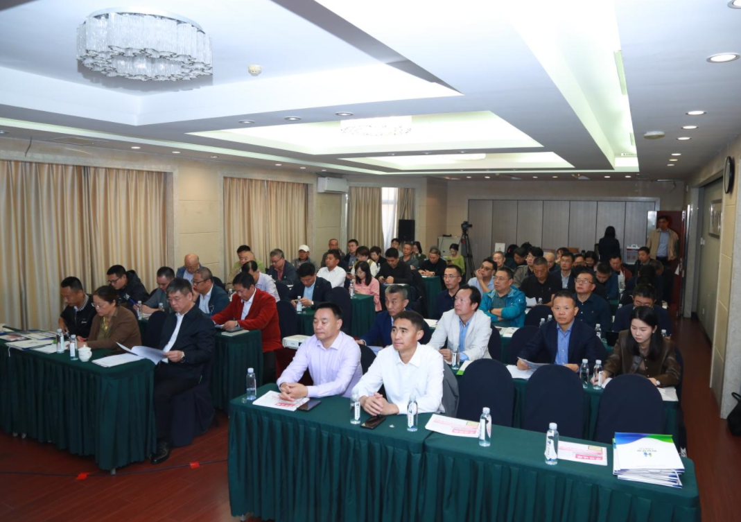 天塑石化总经理谢孔珠当选青岛市塑料协会副会长