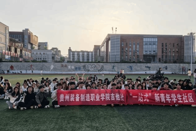 bat365官网吉他社成功举办第四届“缤纷社团·多彩校园”社团文化活动月春季音乐会